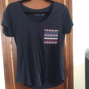 Blue t-shirt with embroidered pocket